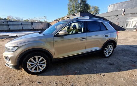 Volkswagen T-Roc I, 2021 год, 2 220 000 рублей, 2 фотография