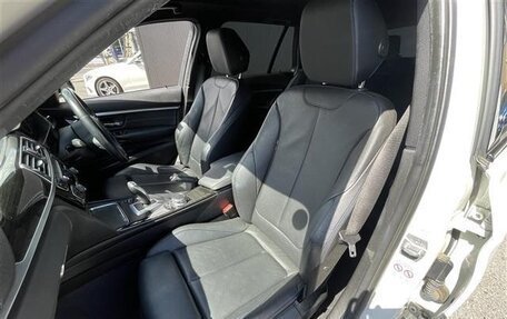 BMW 3 серия, 2019 год, 1 320 000 рублей, 29 фотография