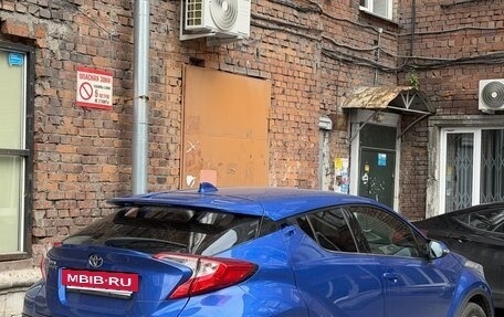 Toyota C-HR I рестайлинг, 2018 год, 2 100 000 рублей, 2 фотография
