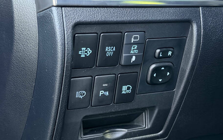 Toyota Land Cruiser 200, 2020 год, 4 999 000 рублей, 24 фотография