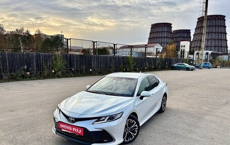 Toyota Camry, 2021 год, 3 350 000 рублей, 2 фотография