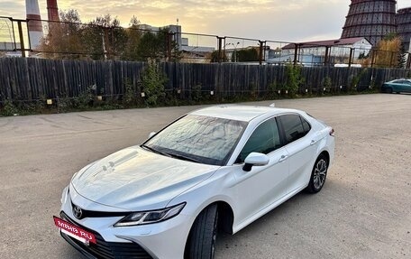 Toyota Camry, 2021 год, 3 350 000 рублей, 3 фотография