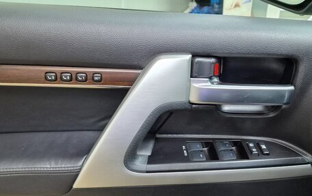 Toyota Land Cruiser 200, 2015 год, 4 480 000 рублей, 10 фотография