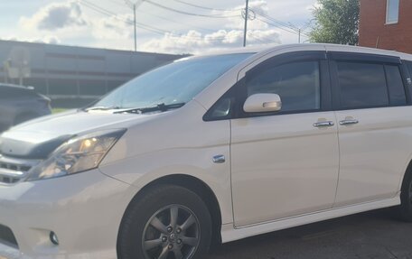 Toyota ISis I, 2010 год, 830 000 рублей, 3 фотография