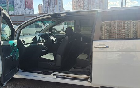 Toyota ISis I, 2010 год, 830 000 рублей, 20 фотография