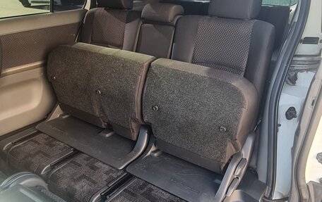 Toyota ISis I, 2010 год, 830 000 рублей, 19 фотография