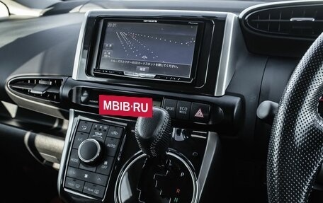 Toyota Wish II, 2013 год, 1 549 000 рублей, 17 фотография