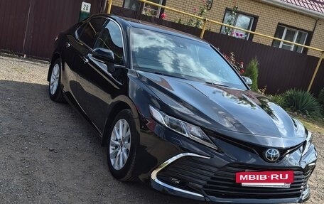 Toyota Camry, 2021 год, 2 800 000 рублей, 3 фотография