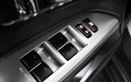 Toyota Land Cruiser 200, 2015 год, 4 049 000 рублей, 27 фотография