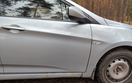Hyundai Solaris II рестайлинг, 2012 год, 500 000 рублей, 5 фотография