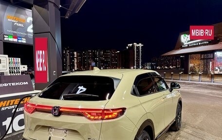 Honda Vezel, 2021 год, 2 900 000 рублей, 2 фотография