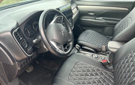 Mitsubishi Outlander III рестайлинг 3, 2013 год, 1 330 000 рублей, 13 фотография