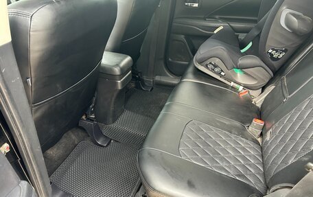 Mitsubishi Outlander III рестайлинг 3, 2013 год, 1 330 000 рублей, 14 фотография