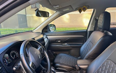 Mitsubishi Outlander III рестайлинг 3, 2013 год, 1 330 000 рублей, 12 фотография