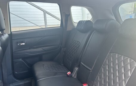 Mitsubishi Outlander III рестайлинг 3, 2013 год, 1 330 000 рублей, 15 фотография