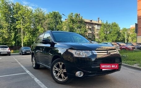 Mitsubishi Outlander III рестайлинг 3, 2013 год, 1 330 000 рублей, 3 фотография