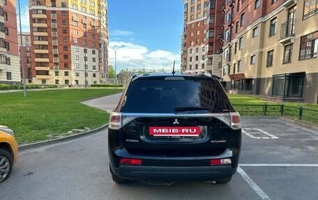 Mitsubishi Outlander III рестайлинг 3, 2013 год, 1 330 000 рублей, 6 фотография
