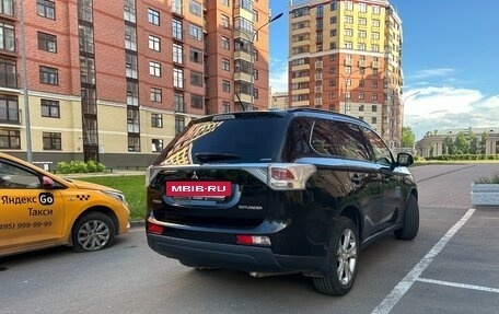 Mitsubishi Outlander III рестайлинг 3, 2013 год, 1 330 000 рублей, 2 фотография