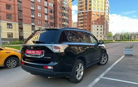 Mitsubishi Outlander III рестайлинг 3, 2013 год, 1 330 000 рублей, 11 фотография