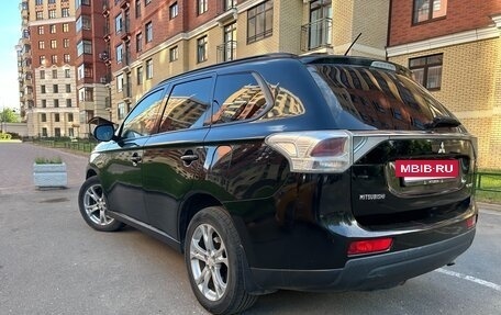 Mitsubishi Outlander III рестайлинг 3, 2013 год, 1 330 000 рублей, 4 фотография