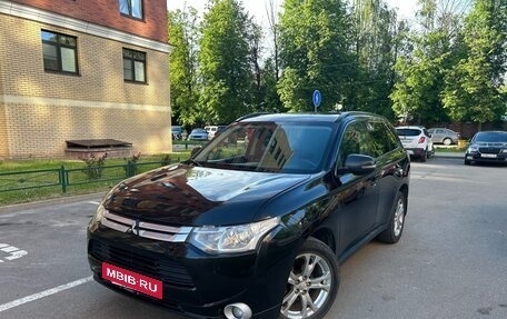 Mitsubishi Outlander III рестайлинг 3, 2013 год, 1 330 000 рублей, 1 фотография