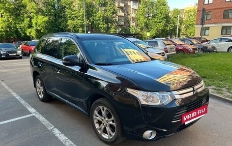 Mitsubishi Outlander III рестайлинг 3, 2013 год, 1 330 000 рублей, 7 фотография