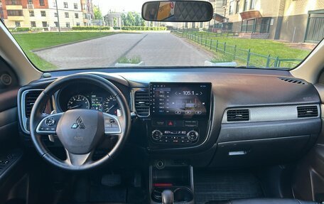 Mitsubishi Outlander III рестайлинг 3, 2013 год, 1 330 000 рублей, 16 фотография