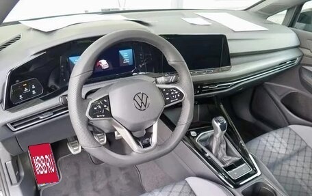Volkswagen Golf VIII, 2023 год, 3 500 017 рублей, 6 фотография