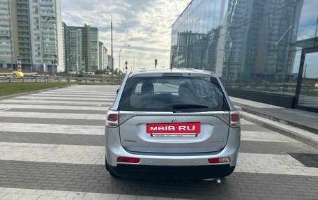 Mitsubishi Outlander III рестайлинг 3, 2012 год, 925 000 рублей, 4 фотография