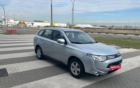Mitsubishi Outlander III рестайлинг 3, 2012 год, 925 000 рублей, 2 фотография