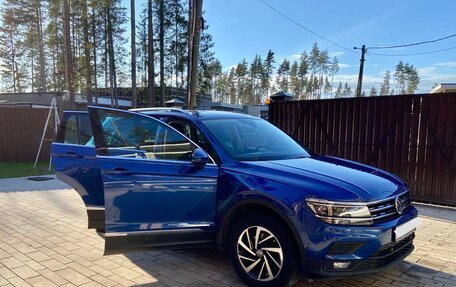 Volkswagen Tiguan II, 2018 год, 2 590 000 рублей, 3 фотография