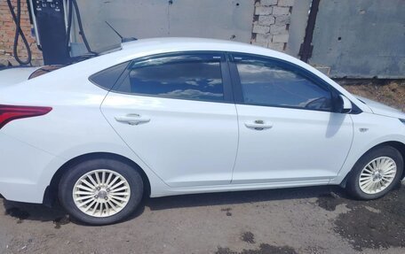 Hyundai Solaris II рестайлинг, 2018 год, 1 240 000 рублей, 1 фотография