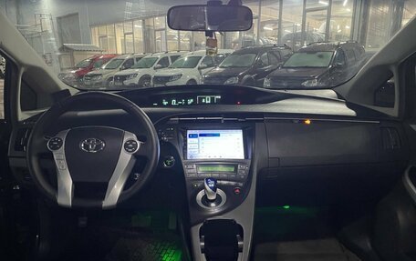 Toyota Prius, 2011 год, 1 015 000 рублей, 5 фотография