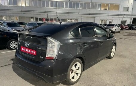 Toyota Prius, 2011 год, 1 015 000 рублей, 2 фотография