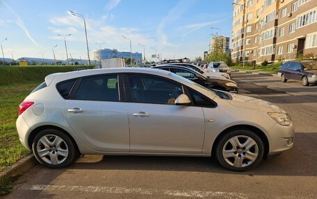 Opel Astra J, 2011 год, 600 000 рублей, 1 фотография