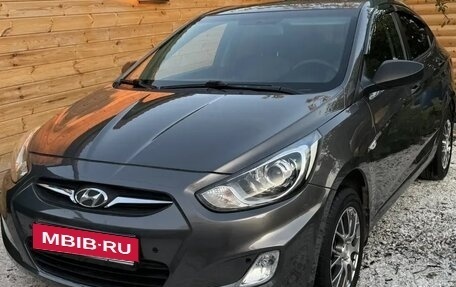 Hyundai Solaris II рестайлинг, 2013 год, 850 000 рублей, 1 фотография