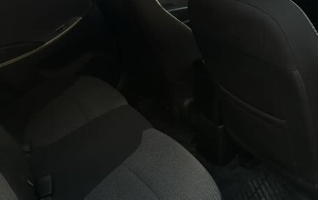 Hyundai Solaris II рестайлинг, 2013 год, 850 000 рублей, 12 фотография