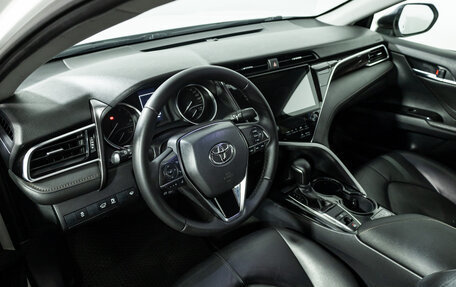 Toyota Camry, 2020 год, 2 450 000 рублей, 11 фотография