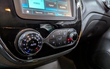 Renault Kaptur I рестайлинг, 2017 год, 1 255 000 рублей, 23 фотография