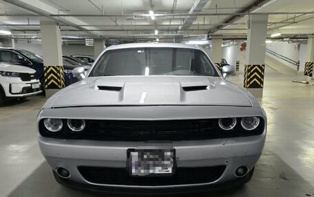 Dodge Challenger III рестайлинг 2, 2021 год, 3 500 000 рублей, 1 фотография