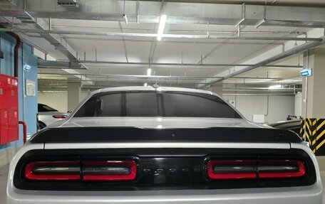 Dodge Challenger III рестайлинг 2, 2021 год, 3 500 000 рублей, 6 фотография