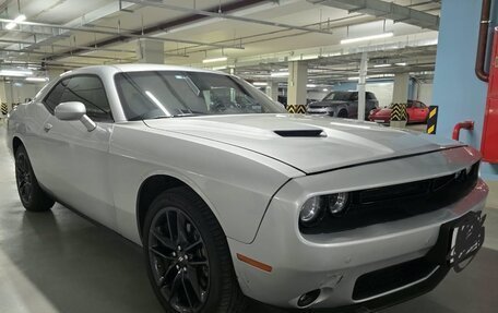 Dodge Challenger III рестайлинг 2, 2021 год, 3 500 000 рублей, 2 фотография