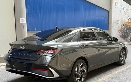 Hyundai Elantra, 2023 год, 1 350 000 рублей, 4 фотография