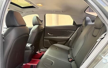 Hyundai Elantra, 2023 год, 1 350 000 рублей, 12 фотография