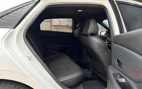 Hyundai Elantra, 2023 год, 2 080 000 рублей, 15 фотография