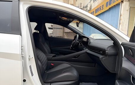 Hyundai Elantra, 2023 год, 2 080 000 рублей, 13 фотография