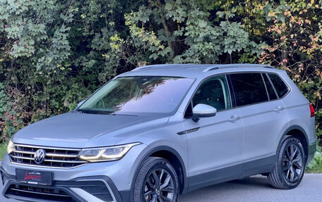 Volkswagen Tiguan II, 2023 год, 3 750 000 рублей, 4 фотография