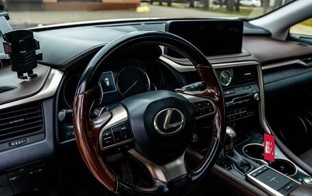 Lexus RX IV рестайлинг, 2019 год, 4 450 000 рублей, 8 фотография