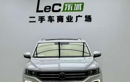 Volkswagen T-Roc I, 2023 год, 1 670 009 рублей, 2 фотография