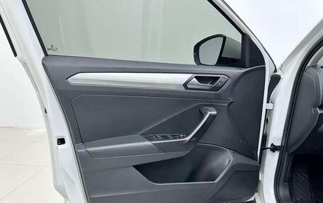 Volkswagen T-Roc I, 2023 год, 1 670 009 рублей, 7 фотография